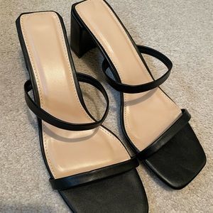 Womens strappy thick mule heel black size 38, never worn!!!! 2.5” heel